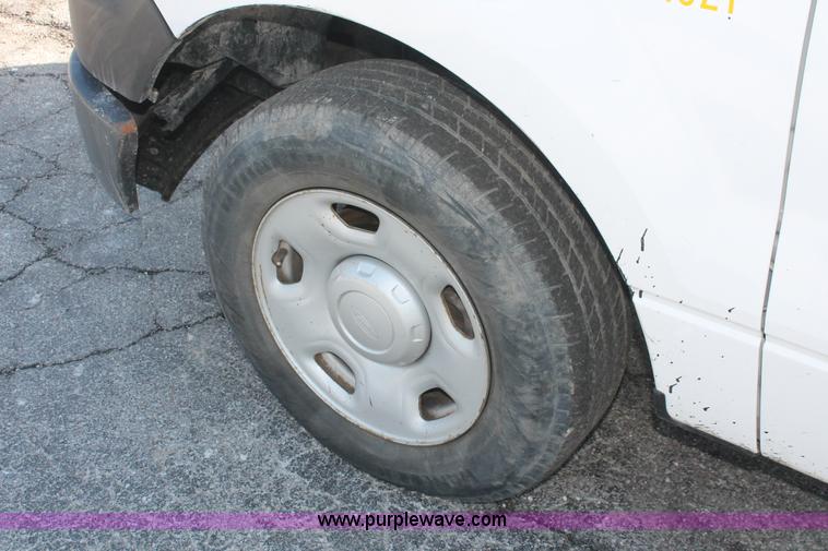 image for item E3276 2007 Ford F150 XL pickup truck