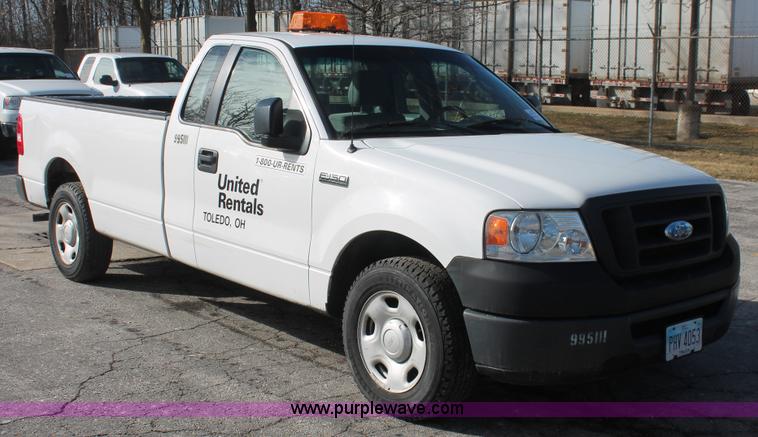 image for item E3277 2005 Ford F150 XL pickup truck