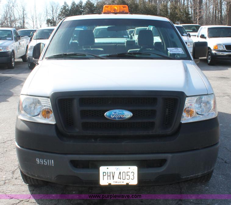 image for item E3277 2005 Ford F150 XL pickup truck