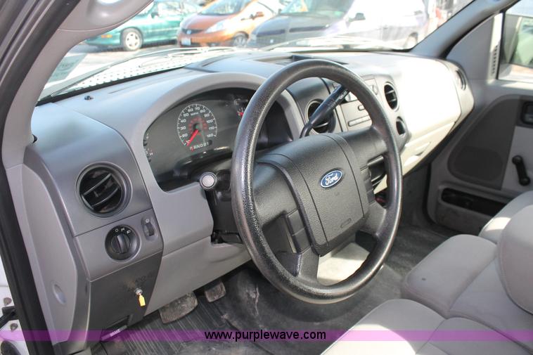 image for item E3277 2005 Ford F150 XL pickup truck