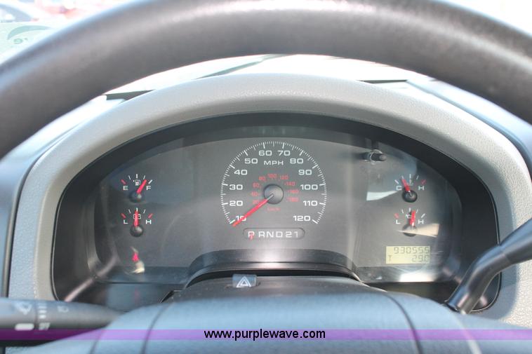 image for item E3277 2005 Ford F150 XL pickup truck