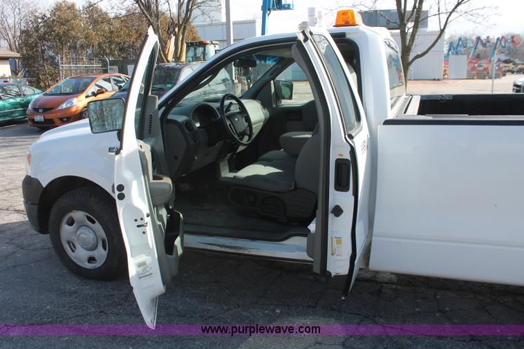 image for item E3277 2005 Ford F150 XL pickup truck