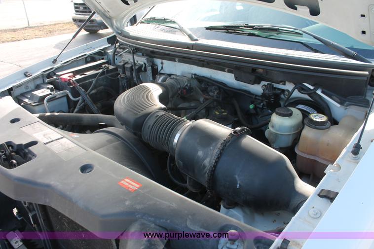 image for item E3277 2005 Ford F150 XL pickup truck