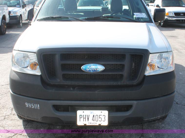 image for item E3277 2005 Ford F150 XL pickup truck