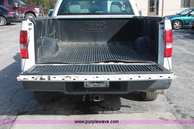 image for item E3277 2005 Ford F150 XL pickup truck