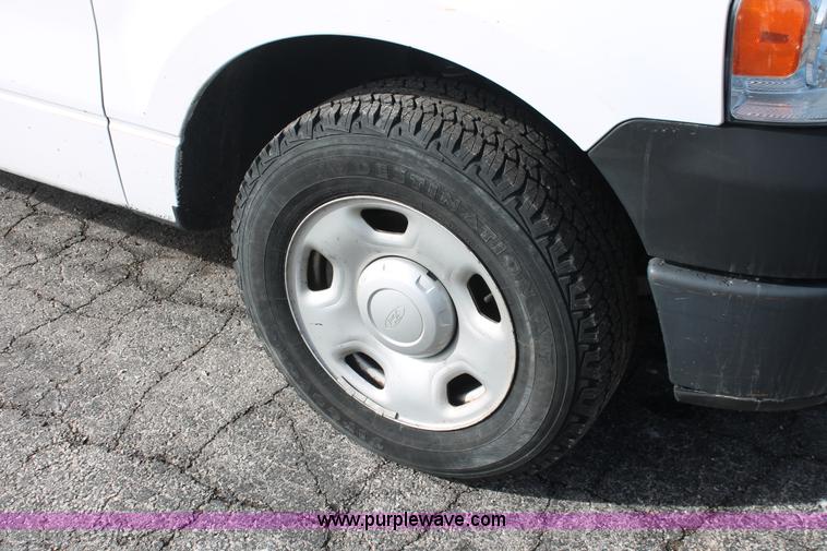 image for item E3277 2005 Ford F150 XL pickup truck