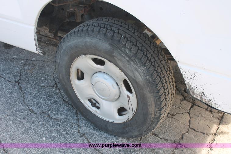 image for item E3277 2005 Ford F150 XL pickup truck