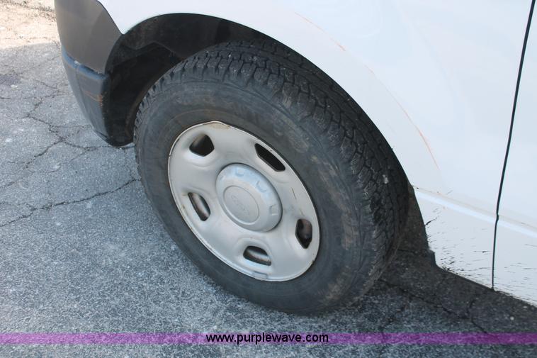 image for item E3277 2005 Ford F150 XL pickup truck