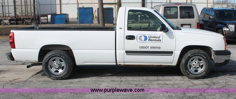image for item E3278 2003 Chevrolet Silverado 1500 pickup truck