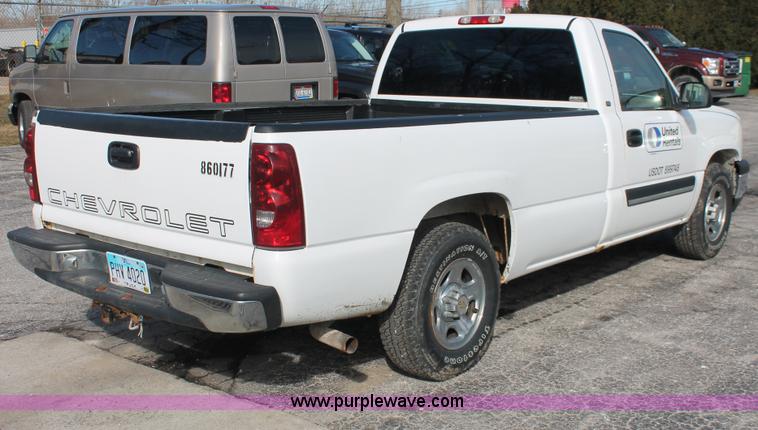 image for item E3278 2003 Chevrolet Silverado 1500 pickup truck