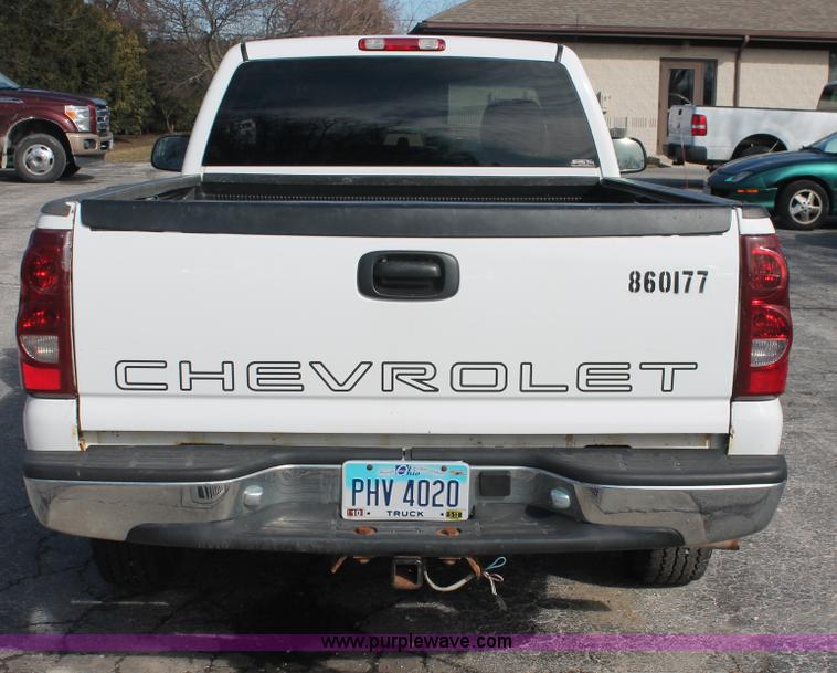 image for item E3278 2003 Chevrolet Silverado 1500 pickup truck