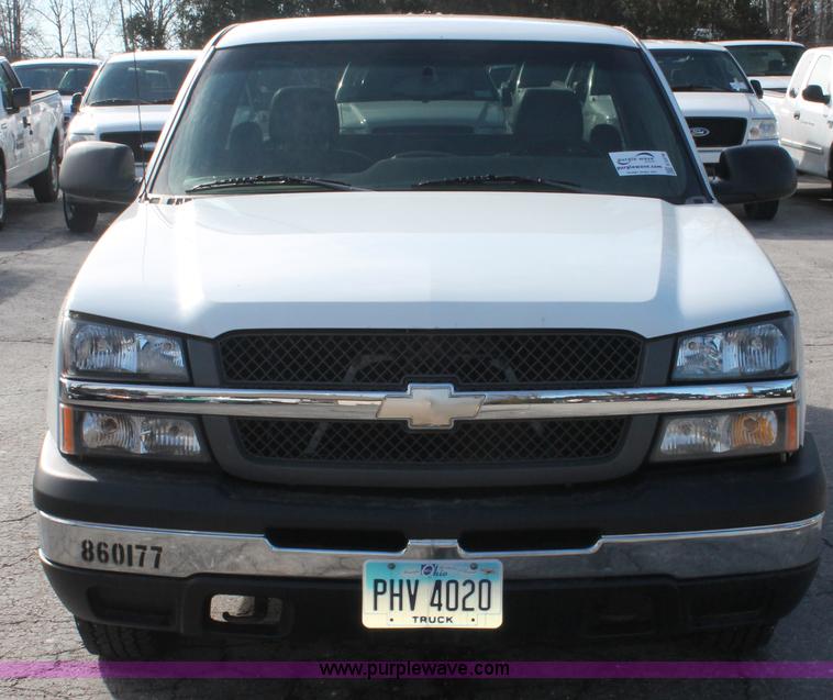 image for item E3278 2003 Chevrolet Silverado 1500 pickup truck