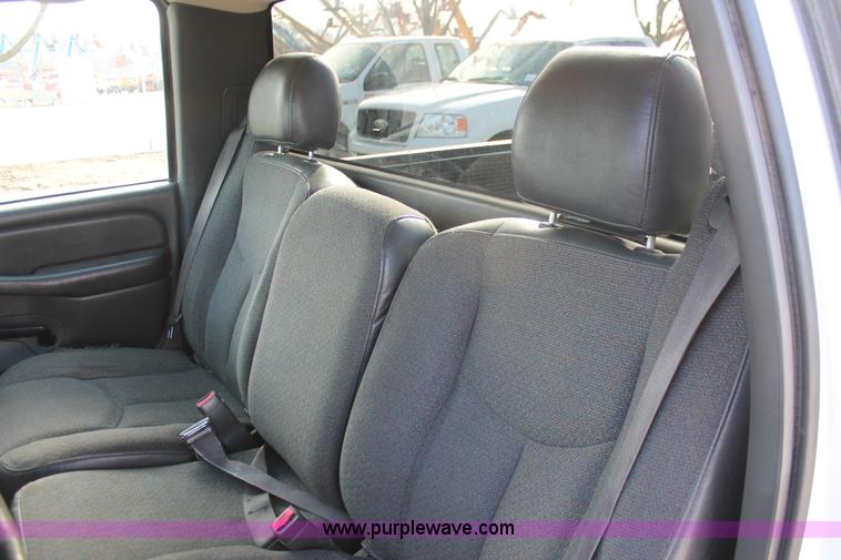 image for item E3278 2003 Chevrolet Silverado 1500 pickup truck