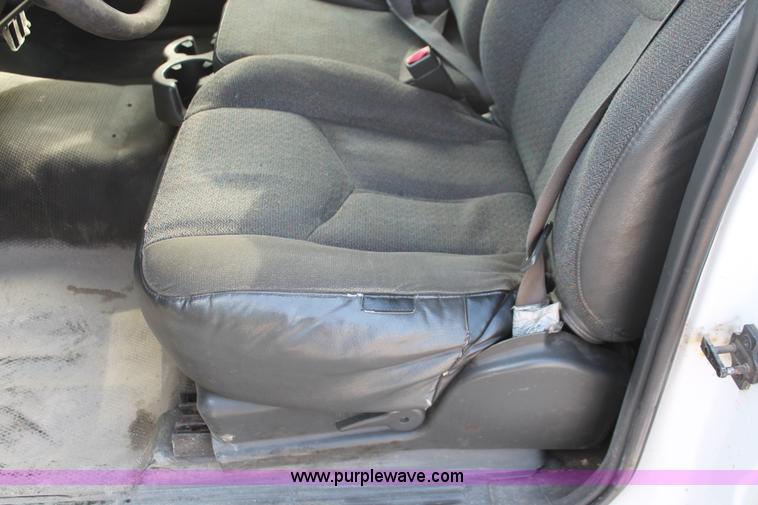 image for item E3278 2003 Chevrolet Silverado 1500 pickup truck