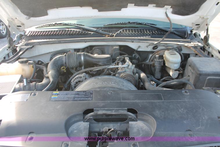 image for item E3278 2003 Chevrolet Silverado 1500 pickup truck