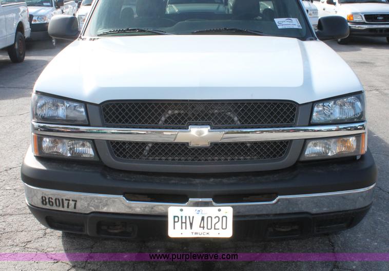 image for item E3278 2003 Chevrolet Silverado 1500 pickup truck