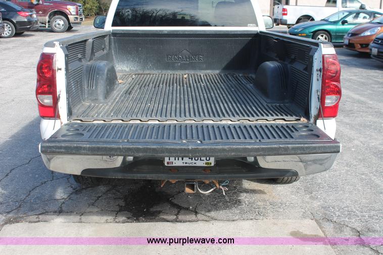 image for item E3278 2003 Chevrolet Silverado 1500 pickup truck