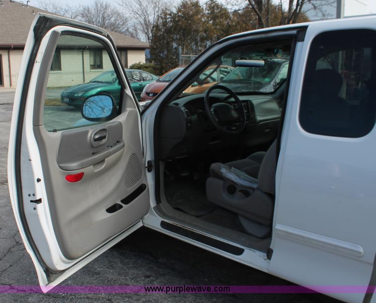 image for item E3279 2004 Ford F150 XLT SuperCab pickup truck