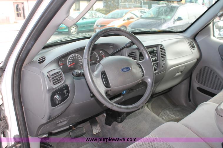 image for item E3279 2004 Ford F150 XLT SuperCab pickup truck