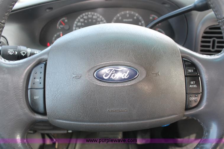 image for item E3279 2004 Ford F150 XLT SuperCab pickup truck