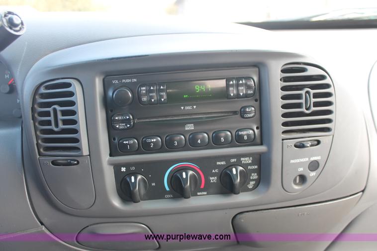 image for item E3279 2004 Ford F150 XLT SuperCab pickup truck