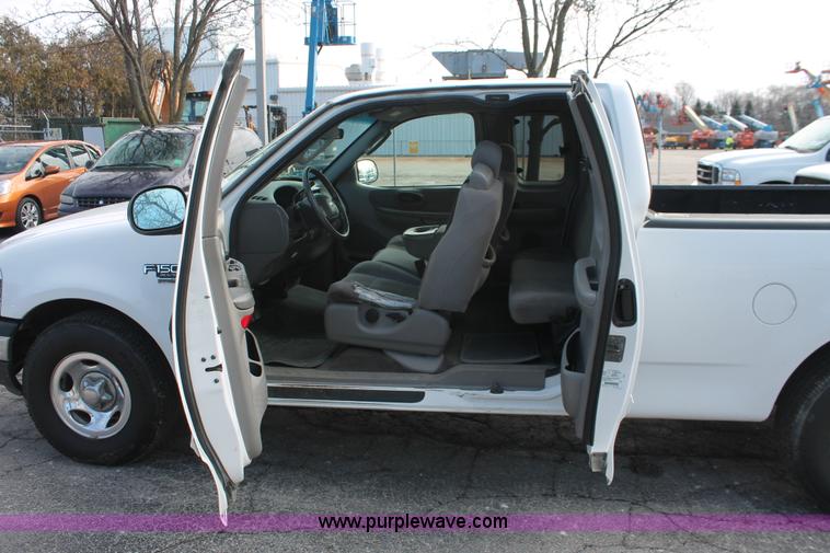 image for item E3279 2004 Ford F150 XLT SuperCab pickup truck