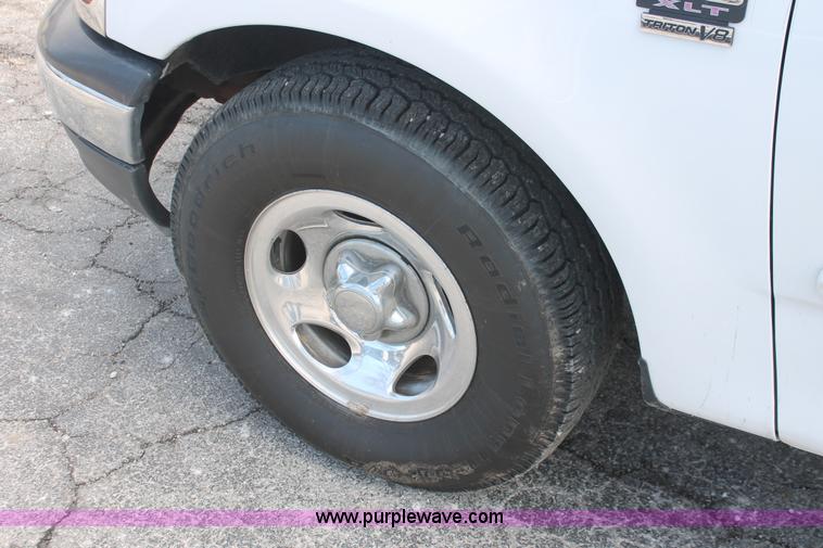 image for item E3279 2004 Ford F150 XLT SuperCab pickup truck