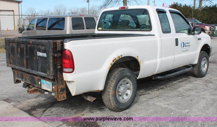 image for item E3280 2004 Ford F250 XL SuperCab pickup truck