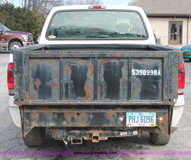 image for item E3280 2004 Ford F250 XL SuperCab pickup truck