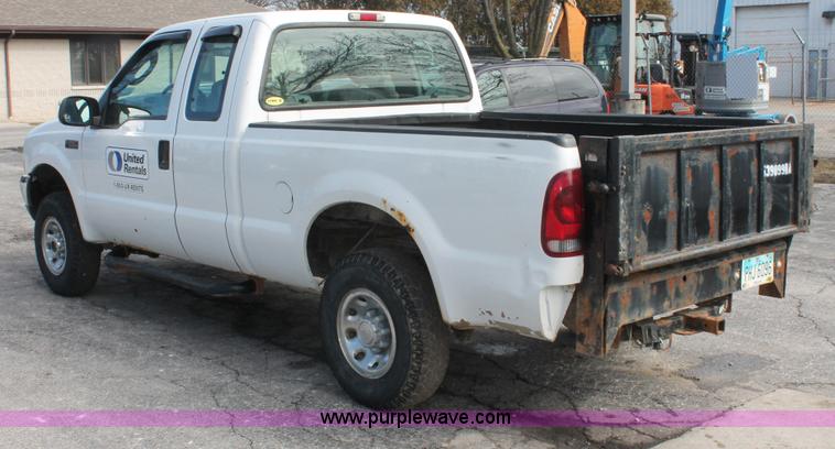image for item E3280 2004 Ford F250 XL SuperCab pickup truck