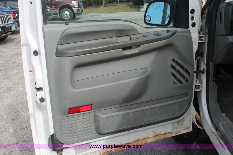 image for item E3280 2004 Ford F250 XL SuperCab pickup truck