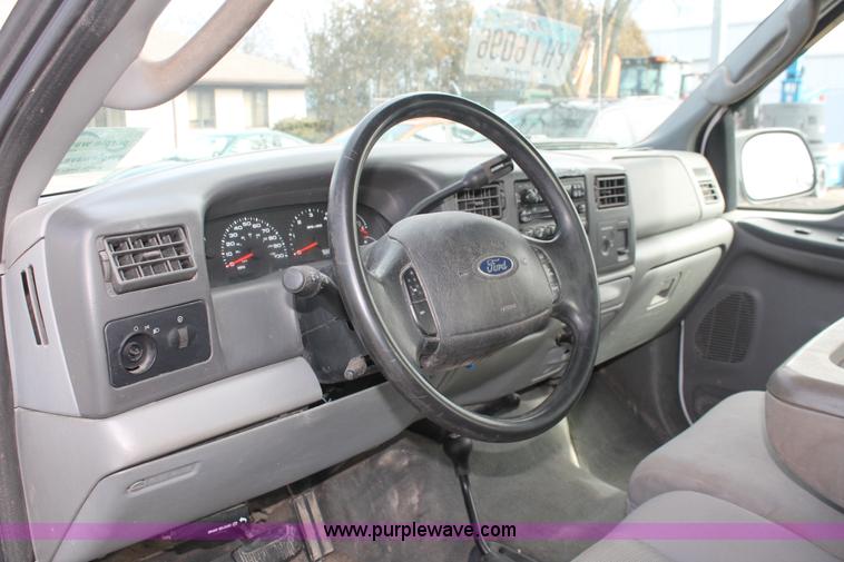 image for item E3280 2004 Ford F250 XL SuperCab pickup truck