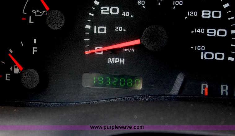 image for item E3280 2004 Ford F250 XL SuperCab pickup truck