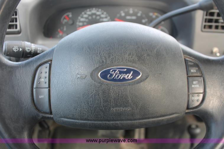 image for item E3280 2004 Ford F250 XL SuperCab pickup truck