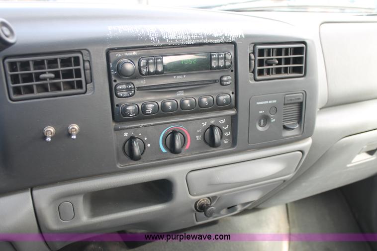 image for item E3280 2004 Ford F250 XL SuperCab pickup truck