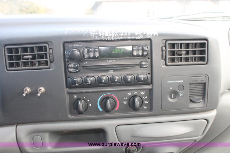 image for item E3280 2004 Ford F250 XL SuperCab pickup truck