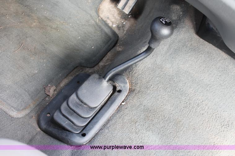 image for item E3280 2004 Ford F250 XL SuperCab pickup truck