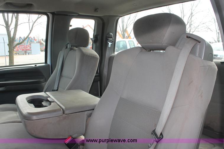 image for item E3280 2004 Ford F250 XL SuperCab pickup truck