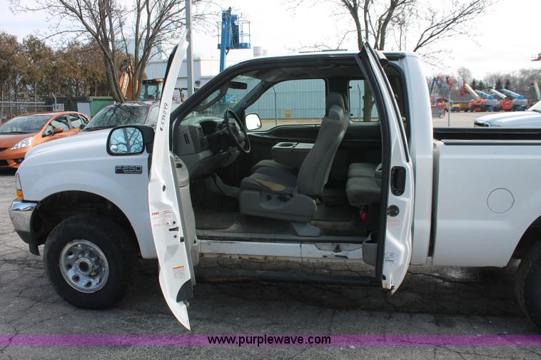 image for item E3280 2004 Ford F250 XL SuperCab pickup truck