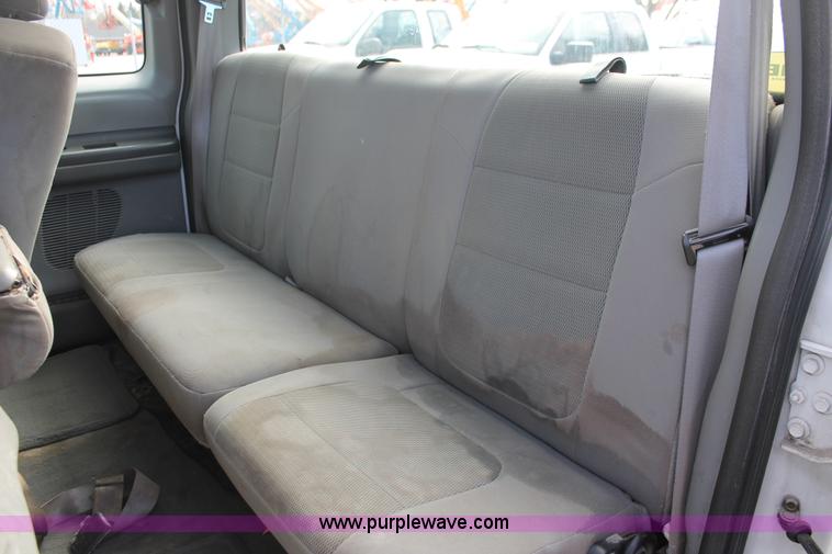 image for item E3280 2004 Ford F250 XL SuperCab pickup truck