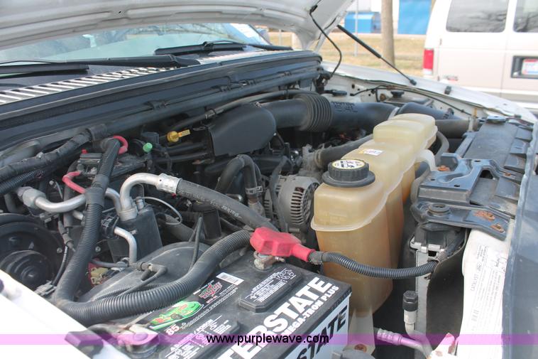 image for item E3280 2004 Ford F250 XL SuperCab pickup truck