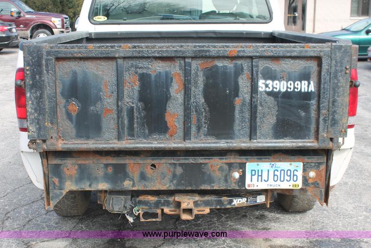 image for item E3280 2004 Ford F250 XL SuperCab pickup truck