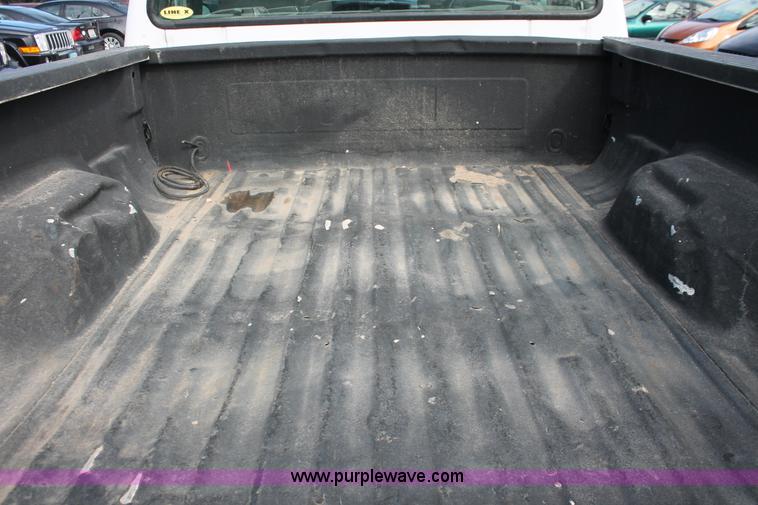 image for item E3280 2004 Ford F250 XL SuperCab pickup truck