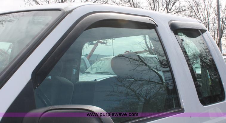 image for item E3280 2004 Ford F250 XL SuperCab pickup truck