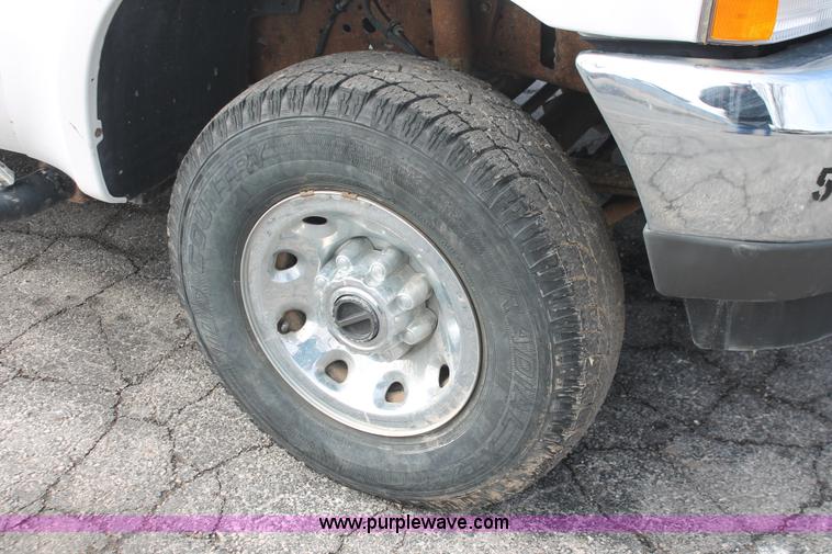 image for item E3280 2004 Ford F250 XL SuperCab pickup truck