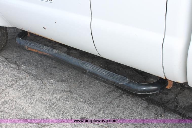 image for item E3280 2004 Ford F250 XL SuperCab pickup truck