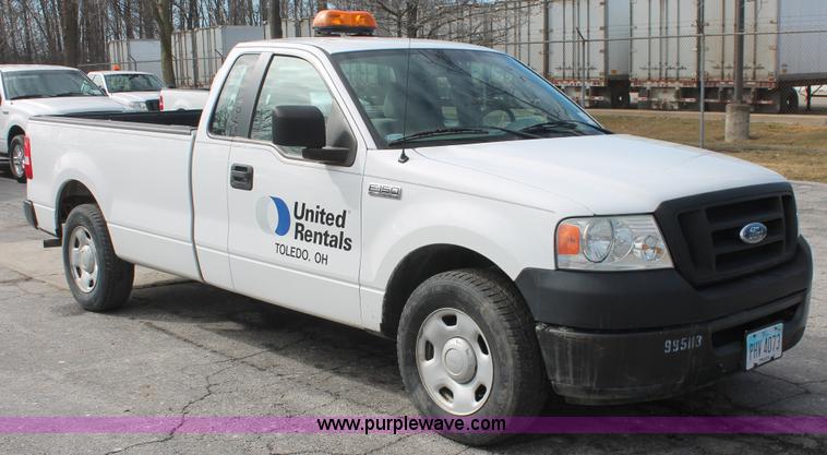 image for item E3281 2006 Ford F150 XL pickup truck
