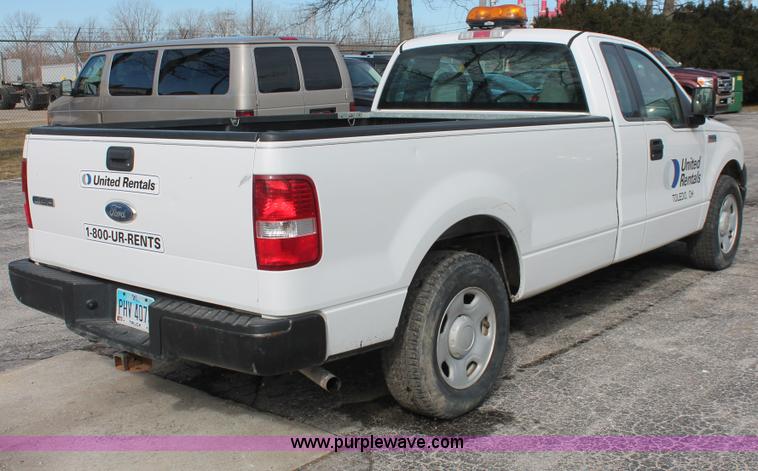 image for item E3281 2006 Ford F150 XL pickup truck