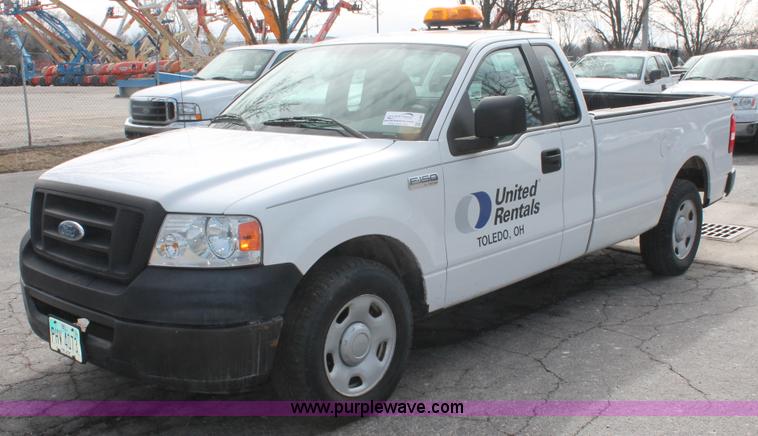 image for item E3281 2006 Ford F150 XL pickup truck