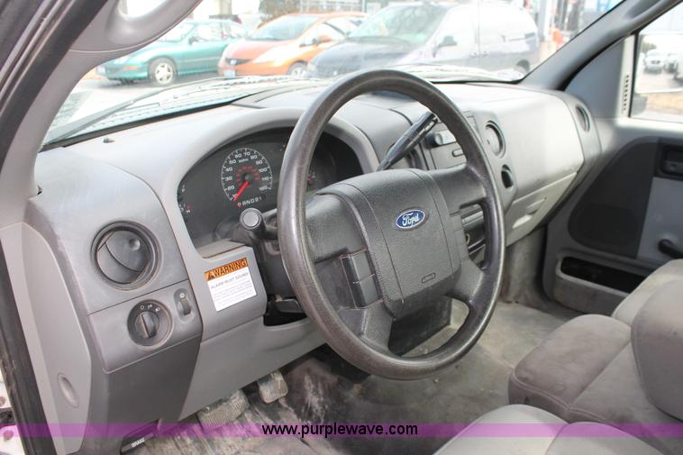 image for item E3281 2006 Ford F150 XL pickup truck